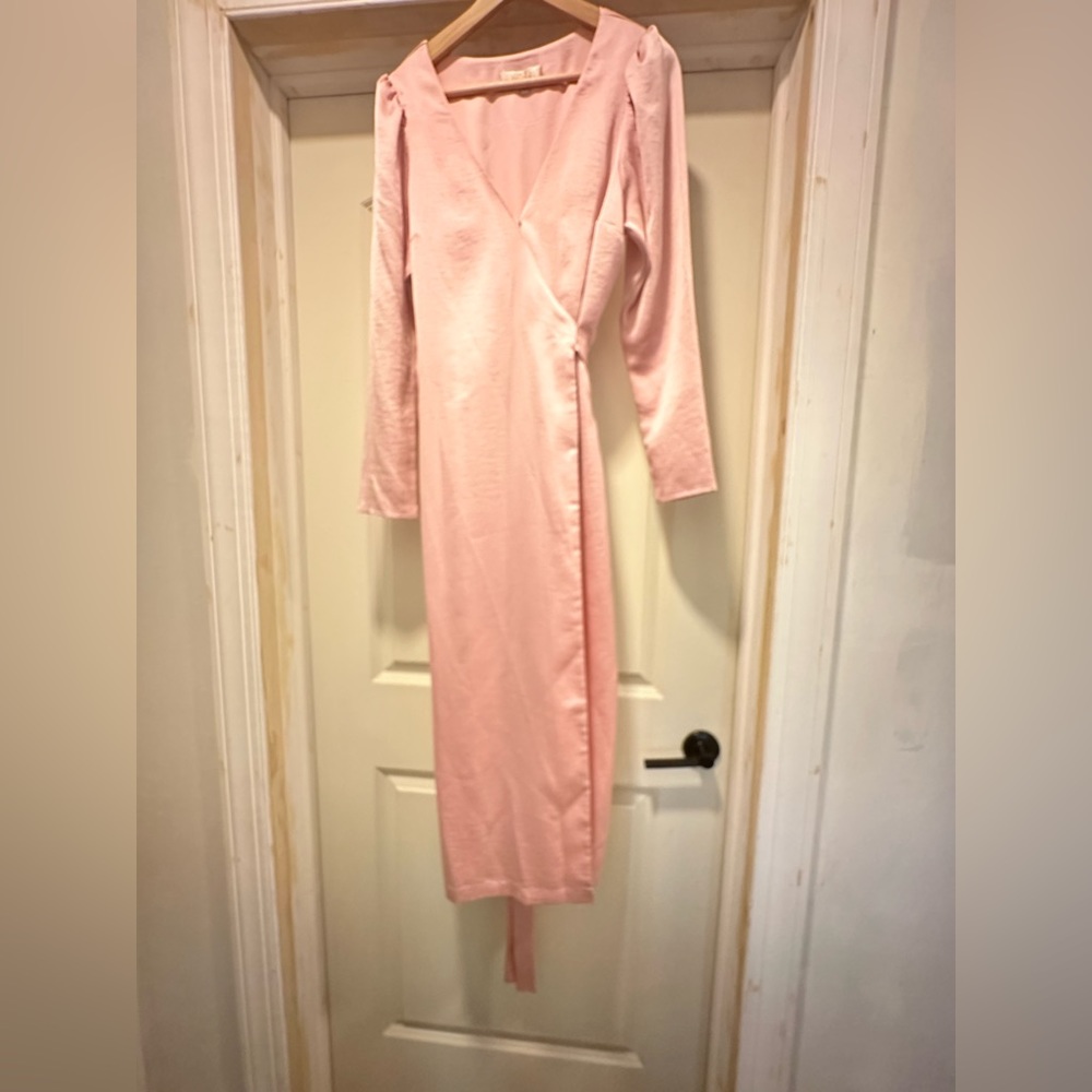 Women’s dove wrap midi dress in ice pink